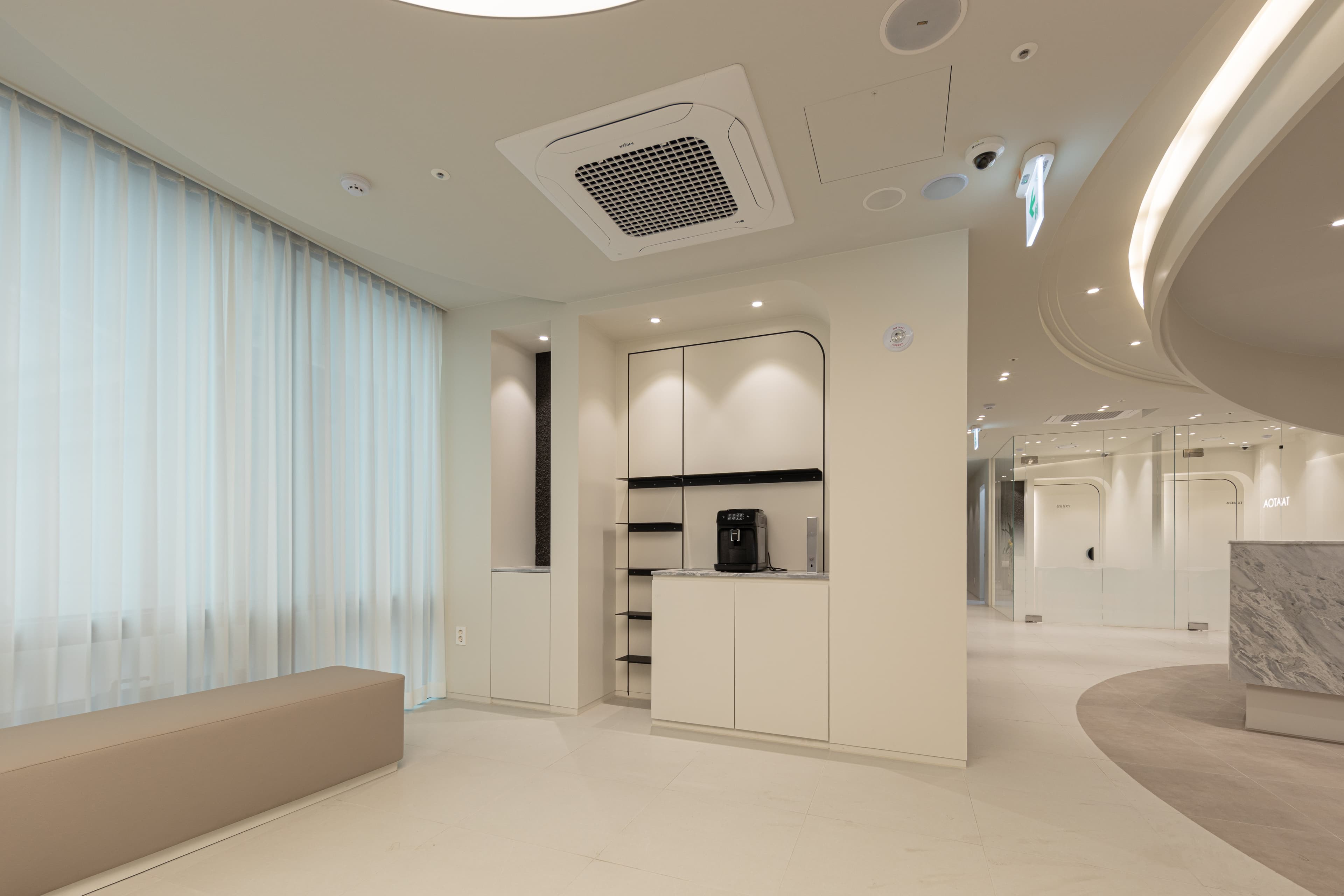 ODE Clinic lounge interior
