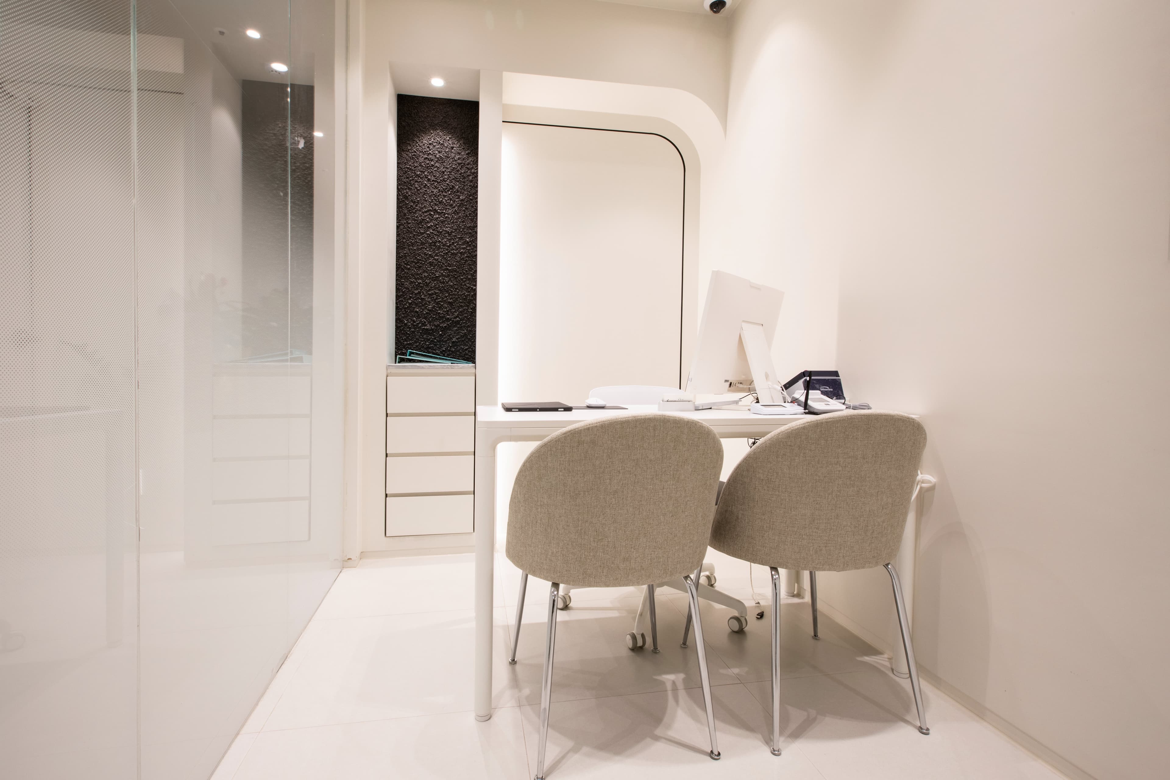 Private consultation room at ODE Clinic